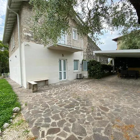 Welcome Traveller Lea