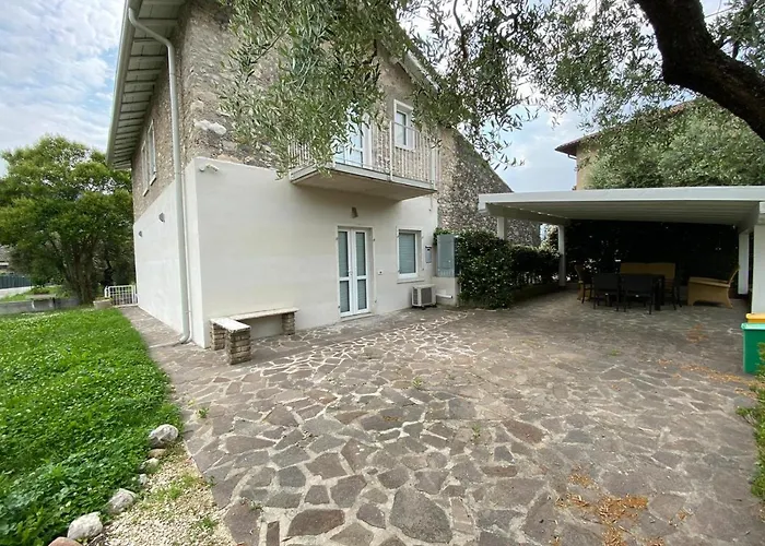 Welcome Traveller Lea